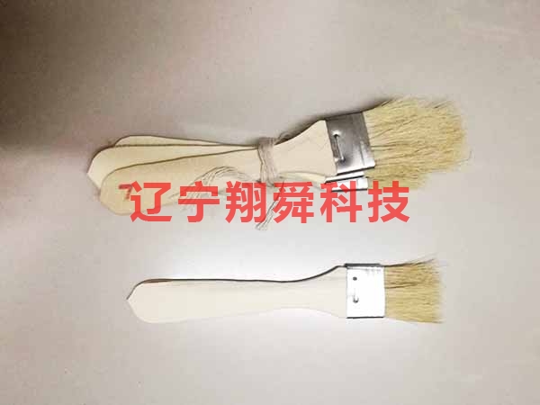 Measuring spoon cleaning brush